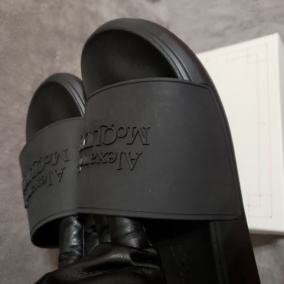 Alexander McQueen Pool Slides - Picture 6 of 10